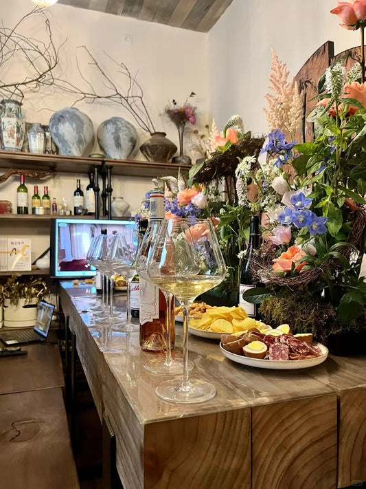 Un après-midi fleuri et enivrant avec MiBAI et les vins de LACBLEU